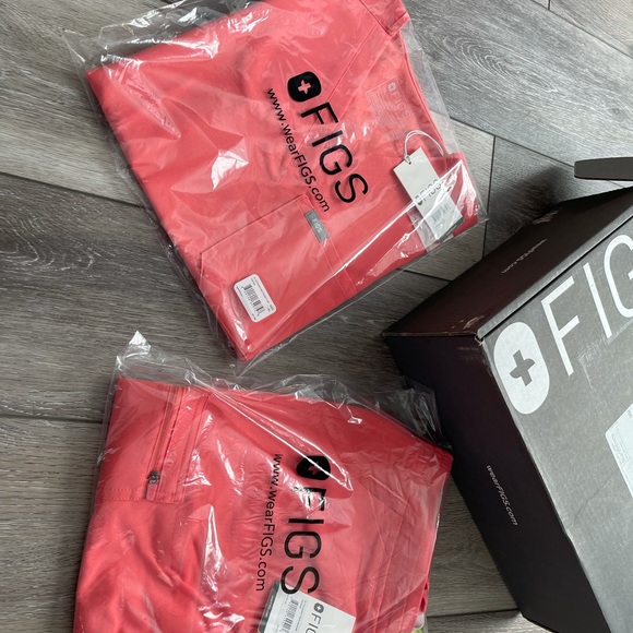 Figs Coral scrub set - Picture 7 of 9